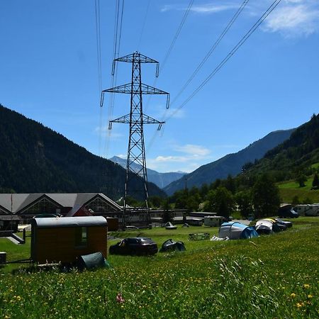 Campingplatz Mit Restaurant & Sportarena Лейкербад Екстер'єр фото